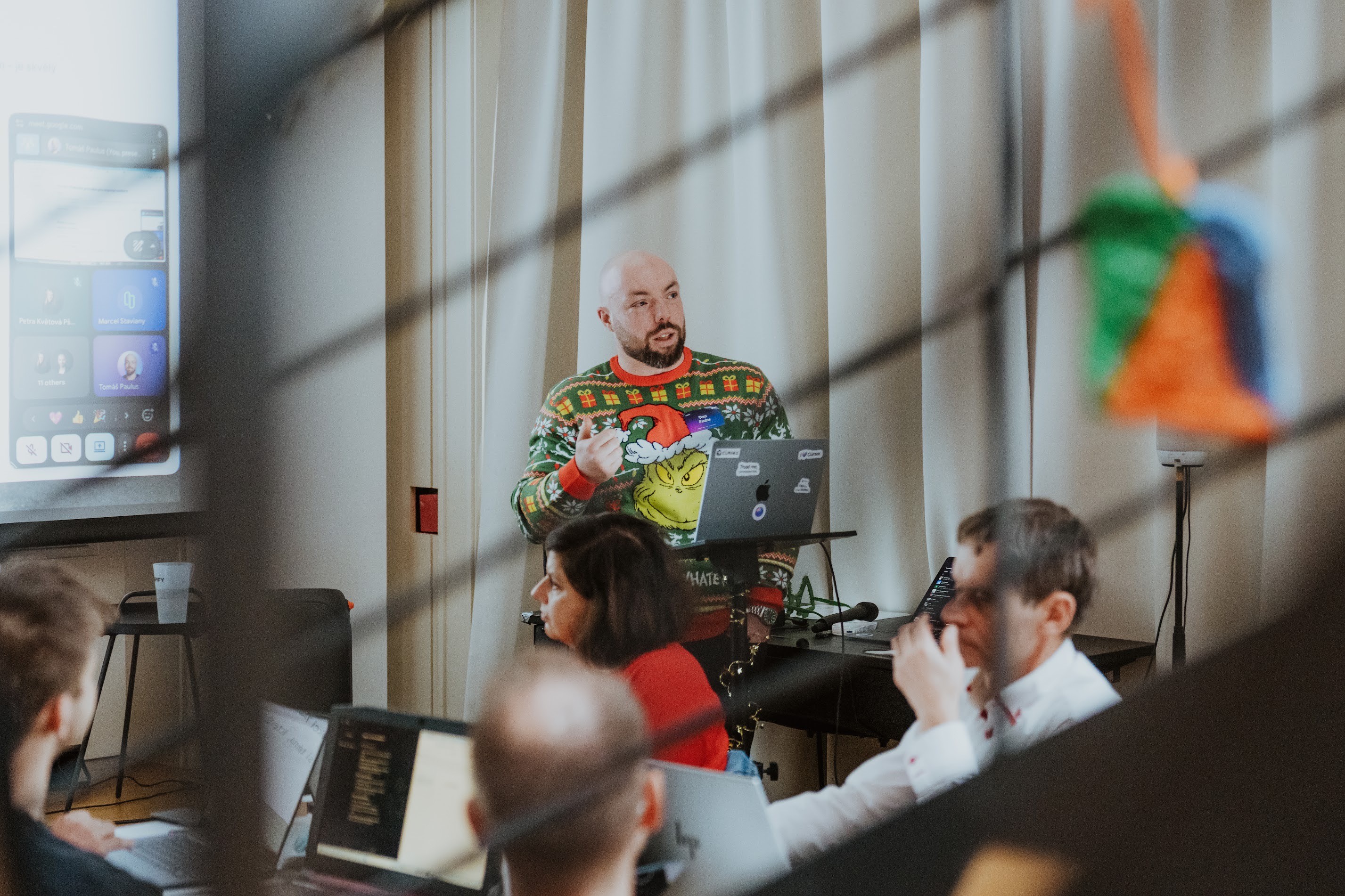 Tom Paulus a jeho přednáška o vibe codingu v cursoru na ai winter jam